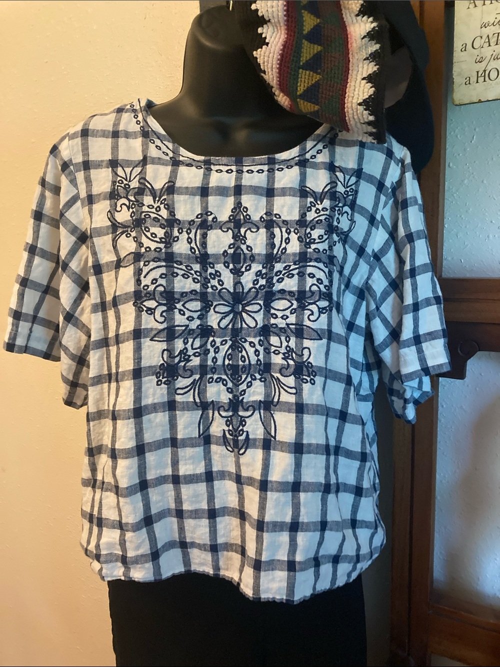 ORVIS LINEN , size medium. Navy/White.P2P is 21” 20.5” long.
